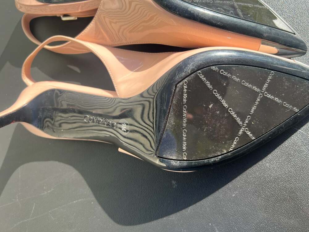 Calvin Klein Nude Patent Metal Cap Toe Slingback Pumps Size 9M - Picture 3 of 4